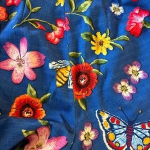 J. McLaughlin floral pants. Excellent condition. Worn only few times.